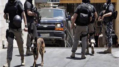 انفجار قنبلة وسط حديقة منزل وزير الأشغال اللبنانى فى بلدة طاريا