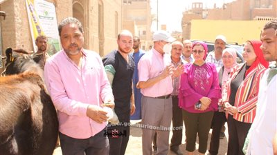 نائب رئيس جامعة أسيوط تتفقد ختام قوافل كلية الطب البيطري بقرى أسيوط
