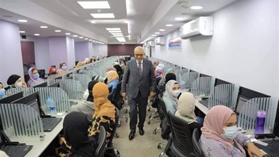 رضا حجازى وصالح الشيخ يتفقدان امتحانات المتقدمين لوظائف المعلمين