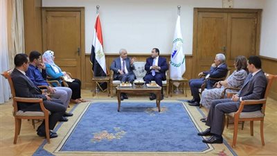 وزيرا التنظيم والادارة والتعليم يتفقدان امتحانات معلم مساعد رياض أطفال