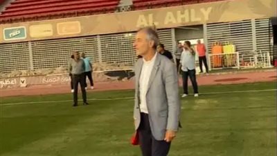 أول ظهور لـ كولر فى ملعب التتش وتفقده لأرضية الملعب والإضاءة