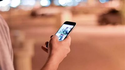 أثار سلبية لإدمان التمرير على الهاتف ونصائح للتوقف