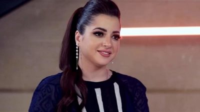 منى فاروق تثير الجدل فى بث مباشر على انستجرام