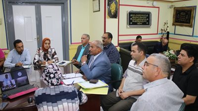 مدير تعليم بنى سويف يبحث الاستعداد للعام الدراسى الجديد..صور