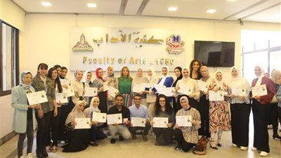 آداب عين شمس تكرم المتميزين من أعضاء هيئة التدريس والطلاب الأوائل