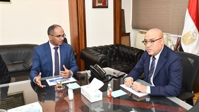 نائب وزير الإسكان يبحث موقف مشروعات المياه الجاري تنفيذها
