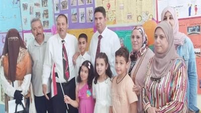 مدير تعليم العبور يفتتح معرض تنمية القدرات الصحفية ويشيد بالمعروضات