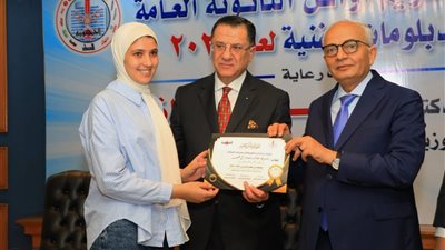 وزير التعليم يكرم أوائل الثانوية العامة والدبلومات الفنية