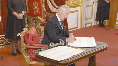 أقلام الحبر.. تفجر غضب الملك تشارلز