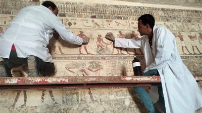 بدء ترميم المقبرتين 29 و 33 في منطقة بنى حسن بالمنيا