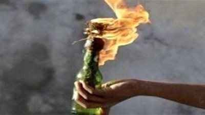 شاب يعتدى على مواطنين بألقاء مولوتوف عليهم داخل مقهى