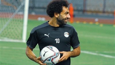 نكشف موعد انضمام محمد صلاح لمعسكر المنتخب فى برج العرب