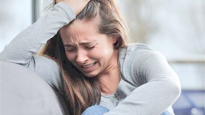 الإكتئاب وعدم الرضا عن المظهر ..علامات أزمة منتصف العمر عند النساء