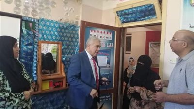 مدير تعليم الإسماعيلية يفاجئ المدارس ويحيل 3 مديرين للتحقيق..صور