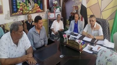 العتمونى يناقش آليات تنفيذ يوم رياضى بمدرسة قليوب الاعدادية