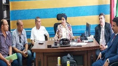 مدير التعليم بالقليوبية تناقش تفعيل دور فرق المشاركة المجتمعية بمدارس