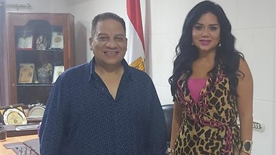 رانيا يوسف تشاهد مسرحية زقاق المدق على مسرح البالون.. صور
