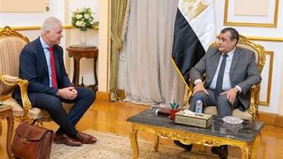 وزير الانتاج الحربى يناقش تحويل المخلفات الصلبة الى طاقة كهربائية