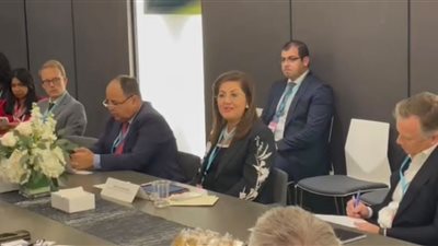 وزيرة التخطيط تشارك بالمائدة المستديرة 