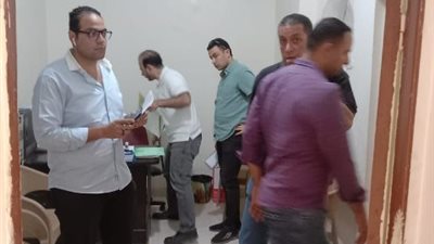 تشميع معملين للتحاليل وتحرير محضر لمنشأه طبية بديرب نجم..صور