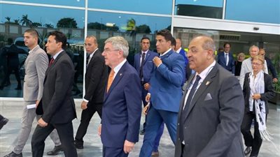 وصول رئيس اللجنة الأولمبية الدولية الى القاهرة .. صور