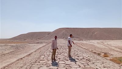 تطهير مخرات السيول في أبومناع غرب بدشنا