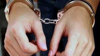 بملابس نسائية وإعلان عن فرص عمل.. يستدرج الفتيات لتصويرهم