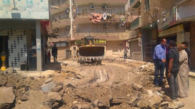 بالفيديو..إزالة التعديات والبروز بشوارع صيدناوي والجمهورية بالحوامدية