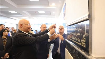 وزير التعليم العالي يفتتح عدداً من المشروعات الخدمية بجامعة بنها
