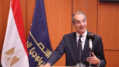 طلعت يوجه الدعوة للمشاركين بمؤتمر الدولى للاتصالات لحضور قمة المناخ
