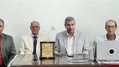 تعليم الشرقية يكرم صلاح الشال موجه عام مادة الرياضيات بالمديرية