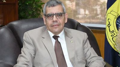 مندور يهنئ الدكتور محمد زغلول بتعيينه نائباً لرئيس جامعة القناة