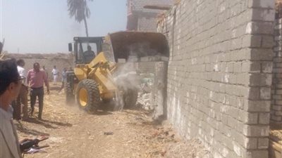 محافظ المنيا: ازلنا 527 حالة تعد على اراضى الدولة فى 18 يوما