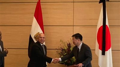 وزير النقل يسلم رسالة من رئيس الجمهورية إلى رئيس الوزراء الياباني
