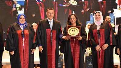 حاسبات عين شمس تحتفل بتخريج الدفعتين الـ 22 و23