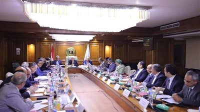 عاشور يؤكد جاهزية المُدرجات والمعامل والقاعات الدراسية بالجامعات