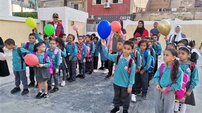 مدارس الإسماعيلية تستقبل تلاميذ أولى ابتدائي بالبلالين و الورود..صور