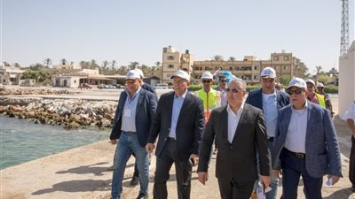 جمال الدين يتفقد أعمال التطوير بميناء العريش ويلتقي شركات المقاولات