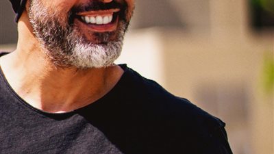 عمرو مصطفى يتصدر التريند.. ويؤكد: طورت شكل الموسيقي بمصر