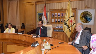 رئيس جامعة حلوان: رفع كفاءة الوحدات الإنتاجية لتحقيق الاكتفاء الذاتي