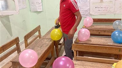 حزب المصريين يقوم بتزيين مدارس مدينة رأس غارب