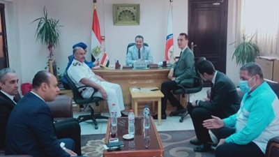 توزيع ٣٤٠ كرتونة مواد غذائية وشنطة ملابس على مرضى مستشفيات جامعة بنها