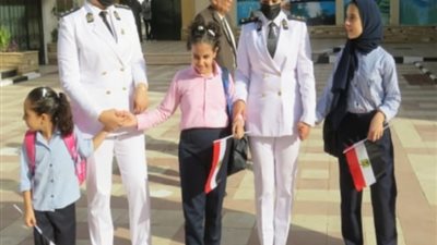 الداخلية تصطحب أبناء الشهداء فى أول أيام العام الدراسى وتهديهم حقائب مدرسية