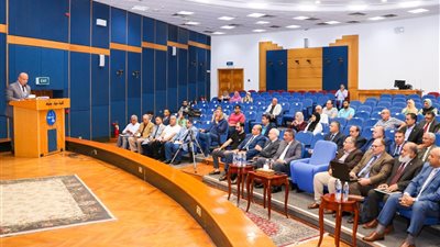 تحسين القدرات التنافسية للموانئ المصرية في ندوة بميناء دمياط..صور
