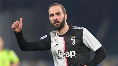 الأرجنتينى هيجواين المحترف بالدورى الأمريكى يعلن اعتزاله كرة القدم
