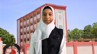 طالبة تتبنى عرض مشروعات 