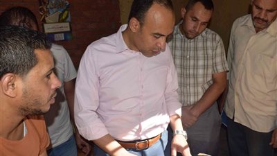 نائب محافظ المنيا يقوم بجولة مفاجئة على مخابز بنى مزار