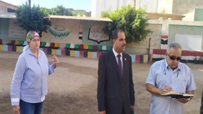 مدير تعليم القليوبية تتابع انتظام الدراسة بعدد من مدارس الخانكة