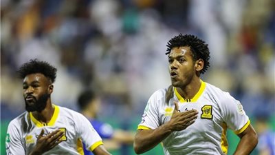 اتحاد جدة يحدد موقف الثنائى كوستا ورومارينيو من المشاركة أمام الفتح