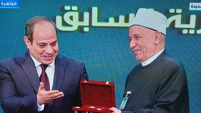 احتفالية المولد النبوي .. الرئيس يكرم علماء من داخل وخارج مصر